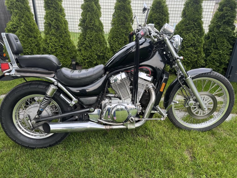 Suzuki inteuder 750.