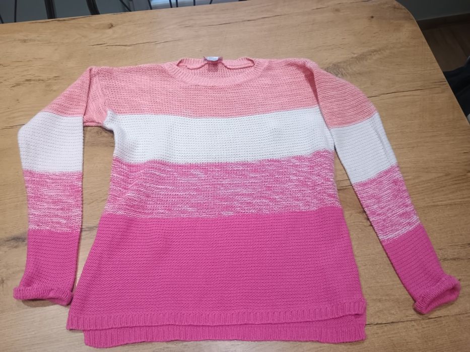 Różowy sweterek młodzieży