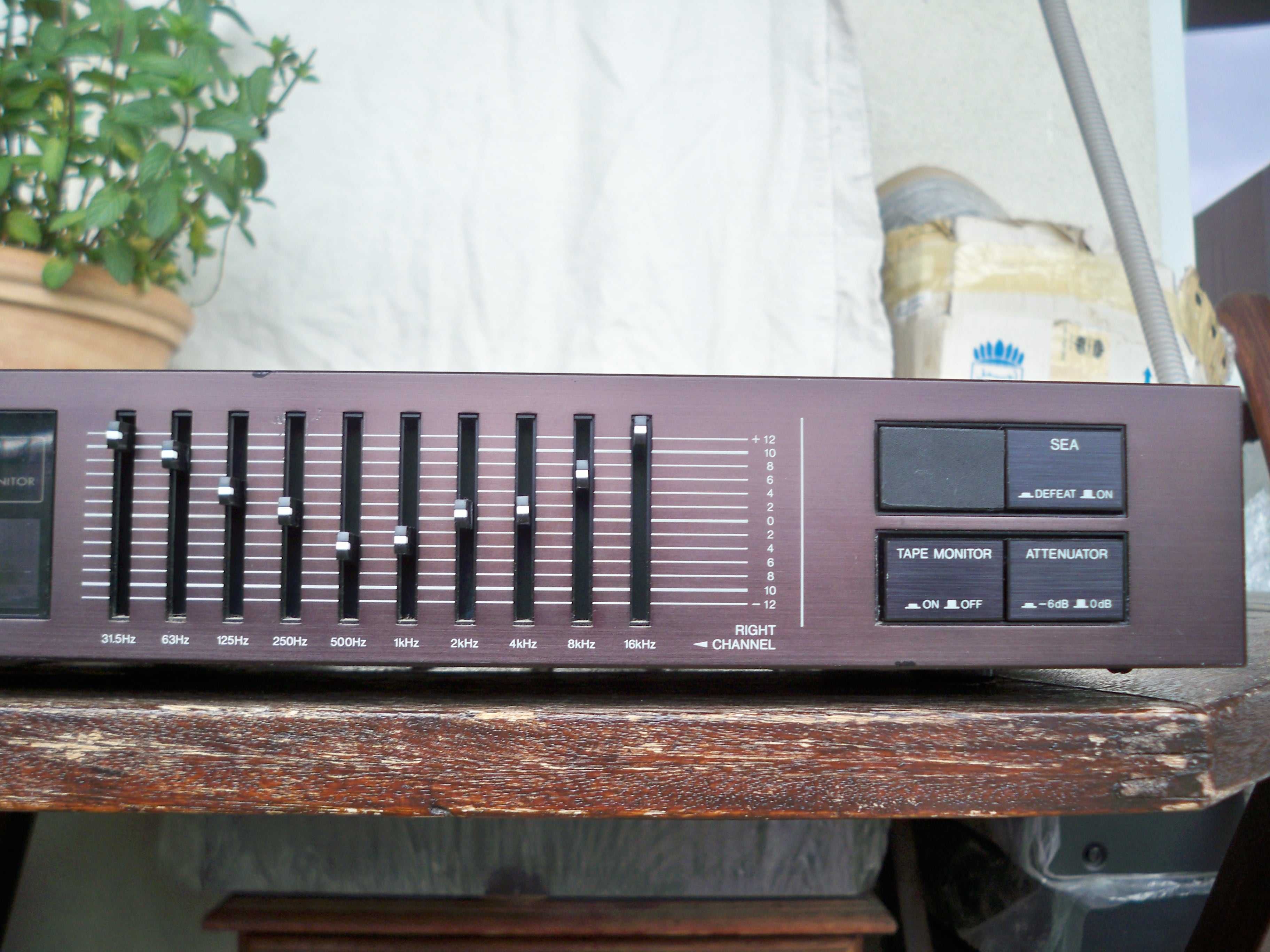 korektor equalizer JVC SEA-33, 2x10 suwaków