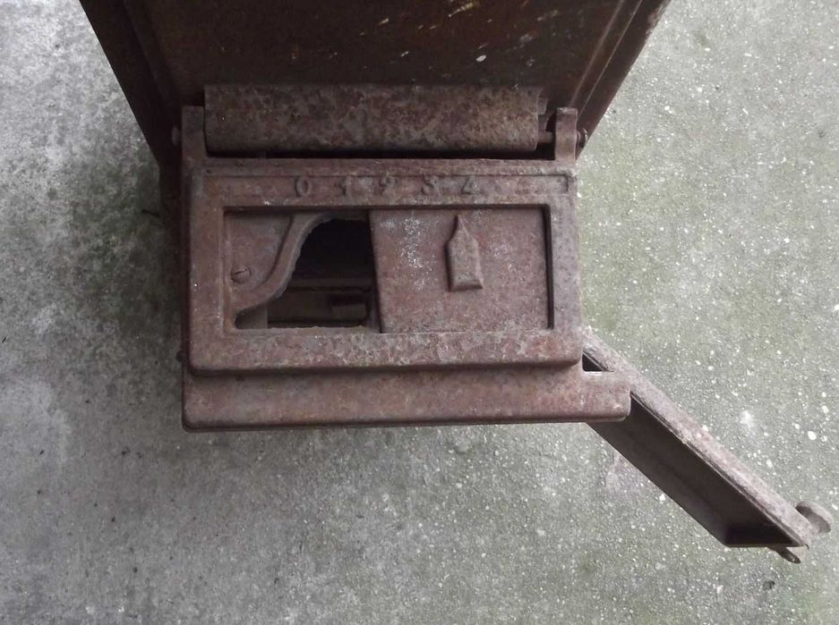 Piec typ koza używany stary żeliwny zabytkowy