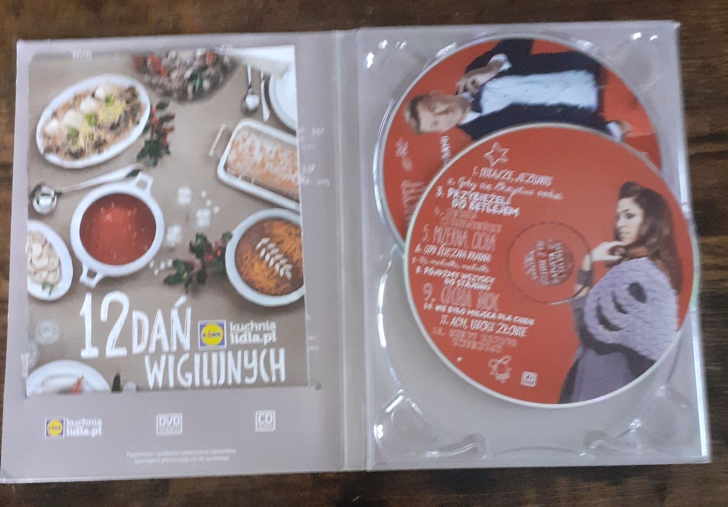 12 dań wigilijnych – książeczka z przepisami, DVD + CD 12 kolęd