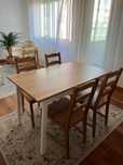 Mesa de madeira e 4 cadeira Ikea