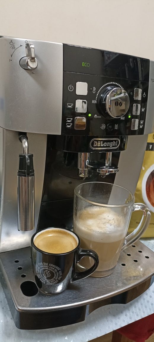 Кофемашина Delonghi Magnifica S из Германии.