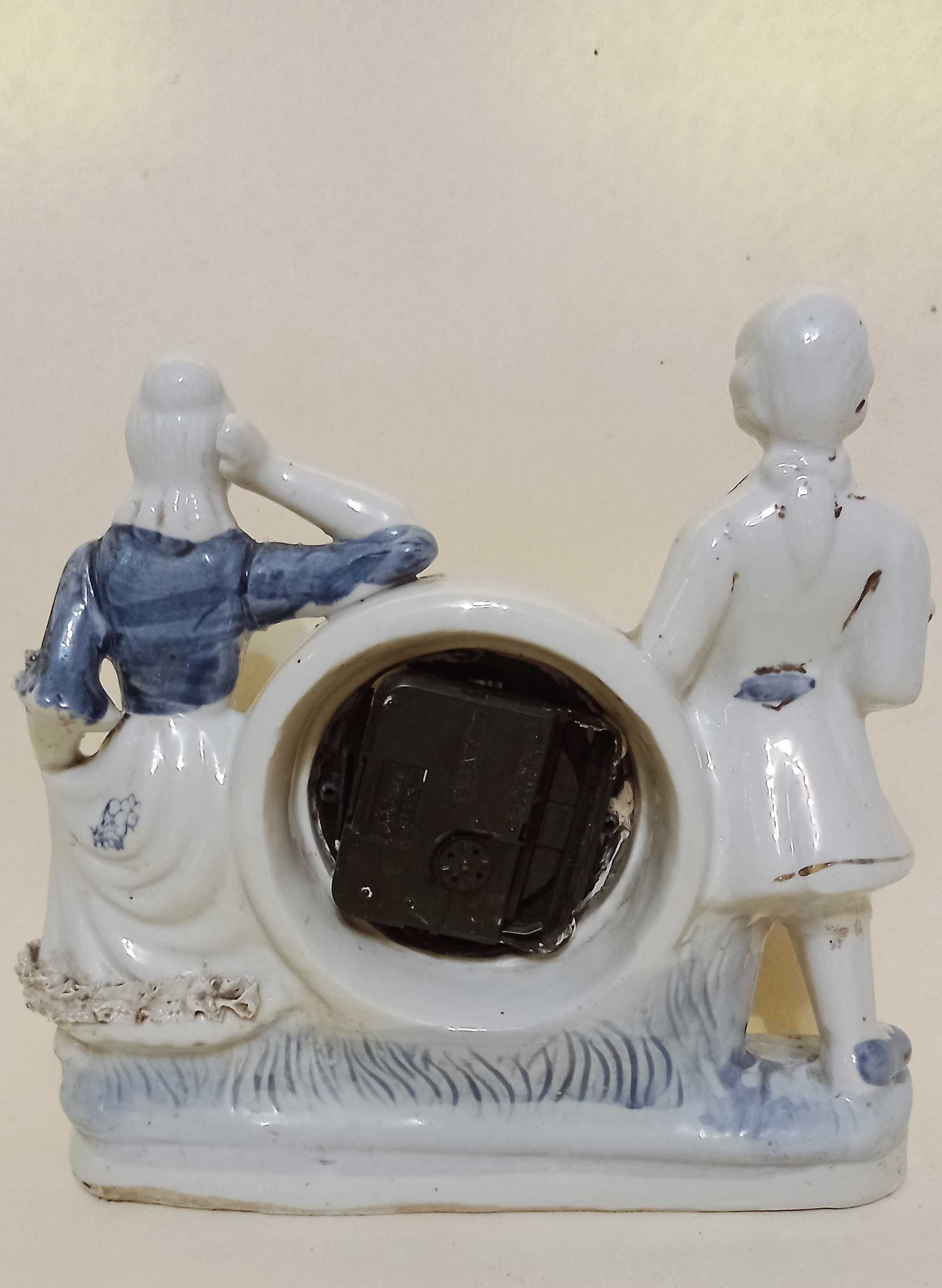 Figurka porcelanowa - figurka porcelanowa z zegarem - ANTYK