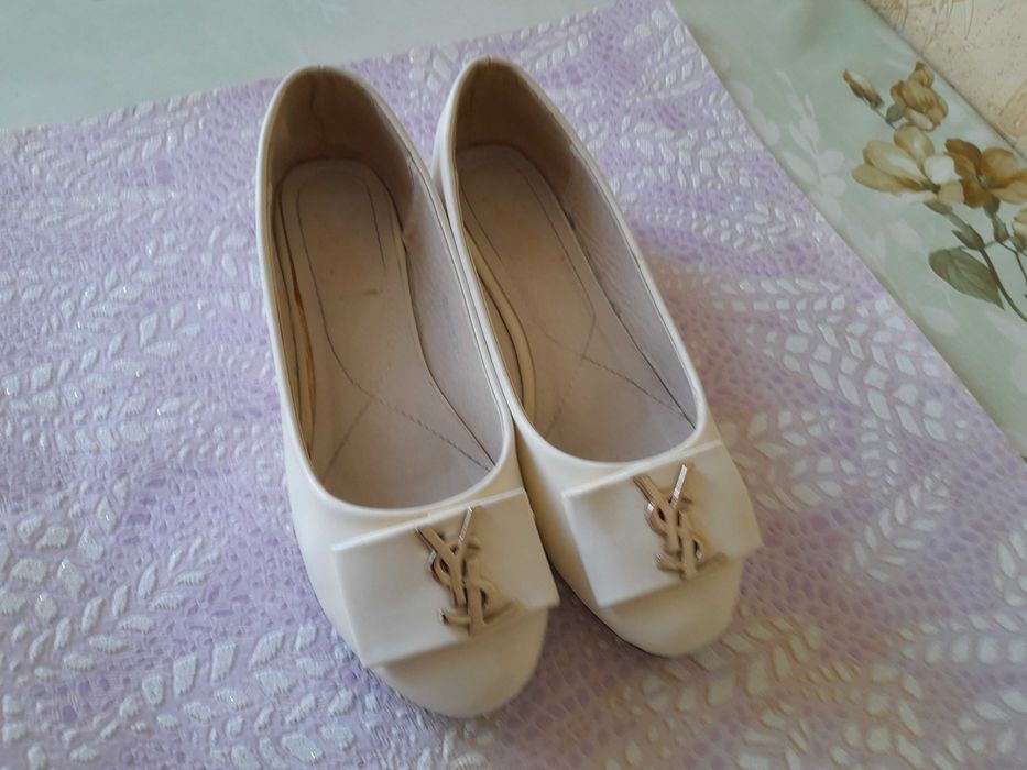 балеткибілі  37 р. і чорні 38 р. нові