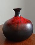 Wazon czerwono- czarny,  styl FAT LAVA, vintage