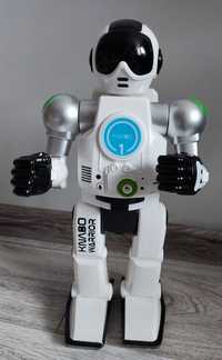 Sterowany robot z pilotem