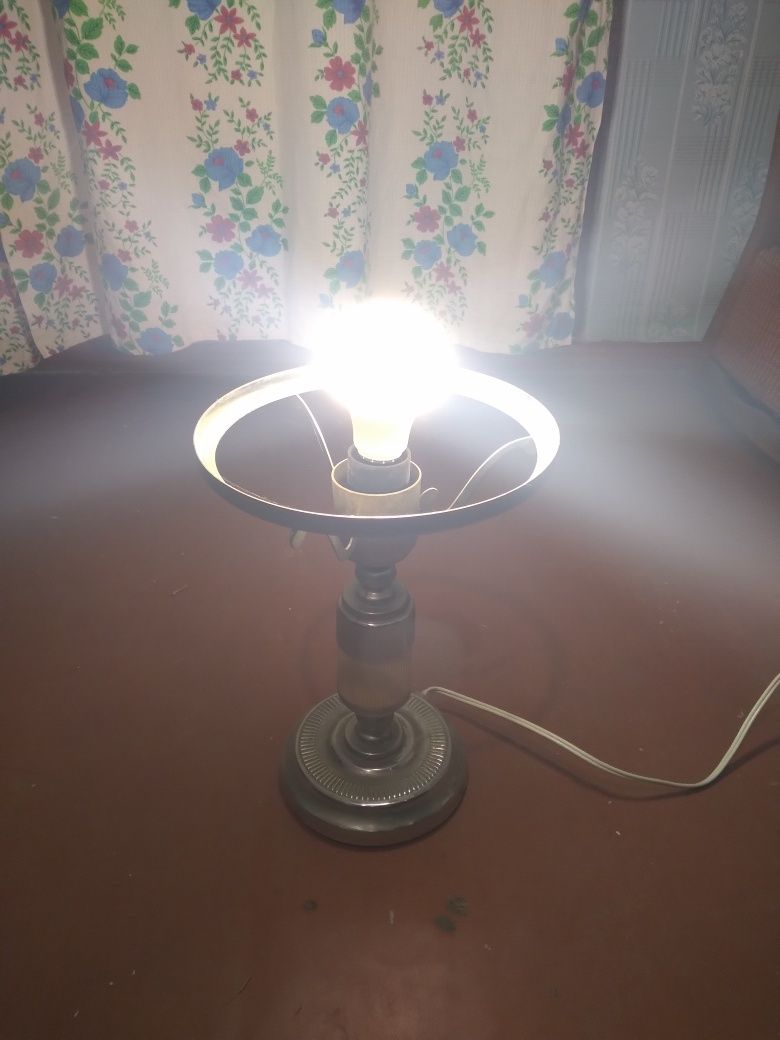 Продам настольную лампу СССР