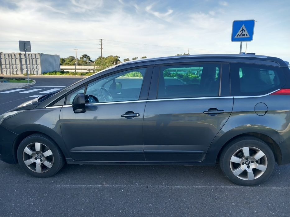 Peugeot 5008 1.6 BlueHdi ( 7 ligares) - 2017 - Novo Preço