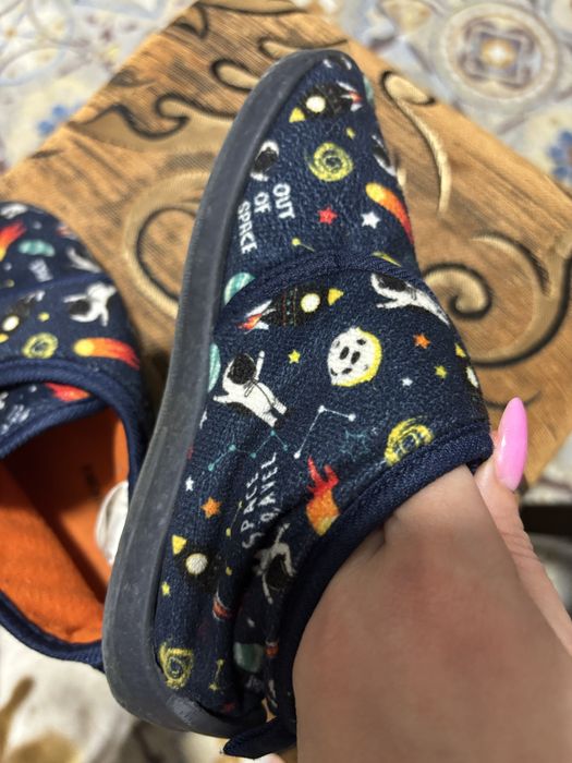 Продам дитячі тапки(кеди)