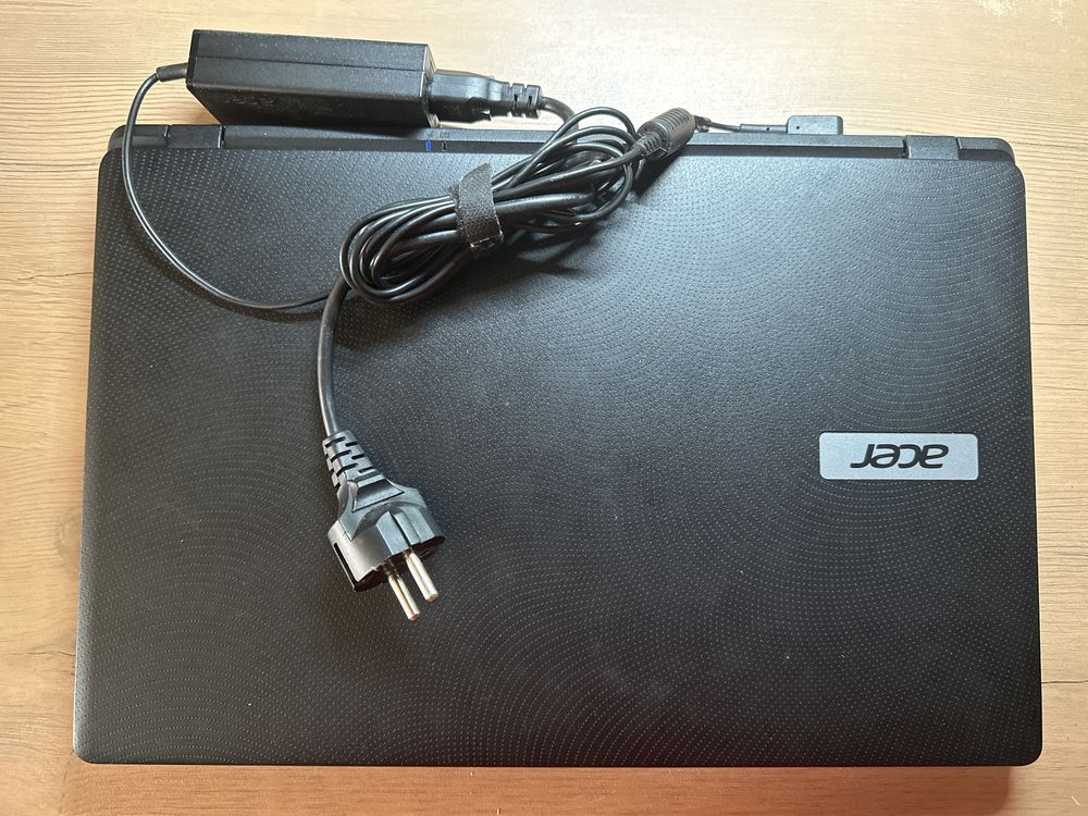 Ноутбук робочий, з віндою Acer Aspire ES1-512-C89T (NX.MRWEU.012)