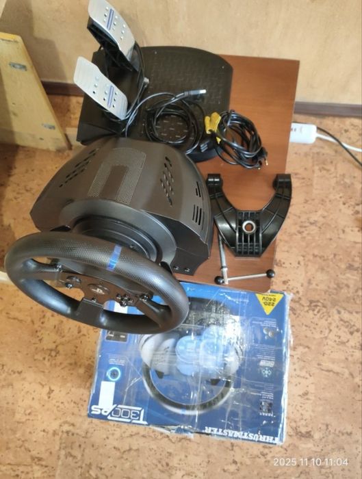 Игровой руль Thrunstmaster T300RS идеал