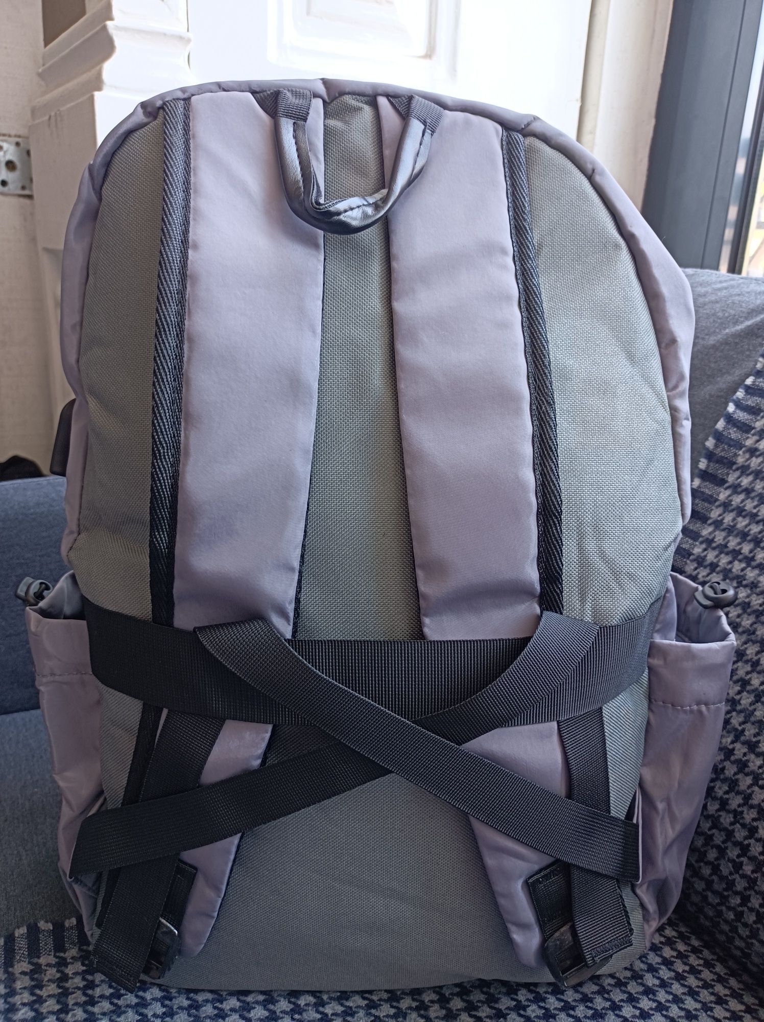 Mochila cinza nova
