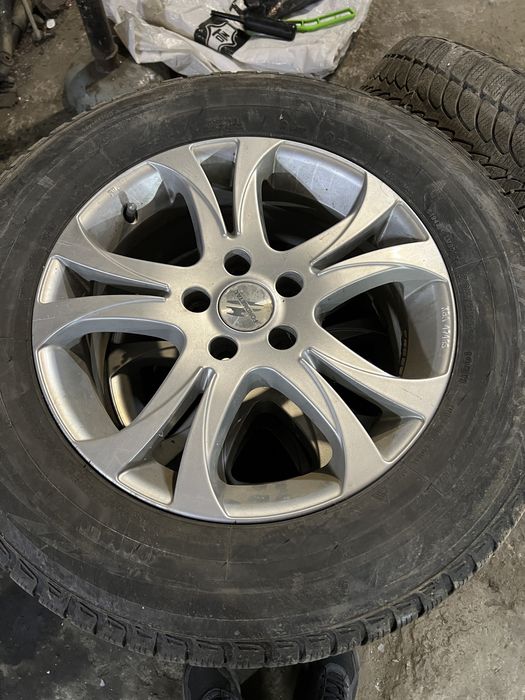 Продам колеса з зимньою резиною 235/65 R17 108H розболтовка 5*114.3