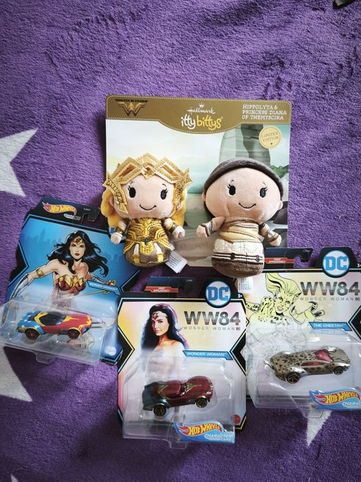 Іграшки чудо жінка Hot wheels та Wonder Woman Hallmark Plush