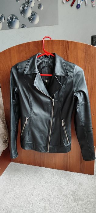 Жіноча кожана куртка