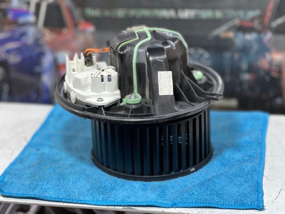 BMW E81  E84 E87  E90 E91 E92 E93 F25 F26 Wentylator dmuchawa nawiewu