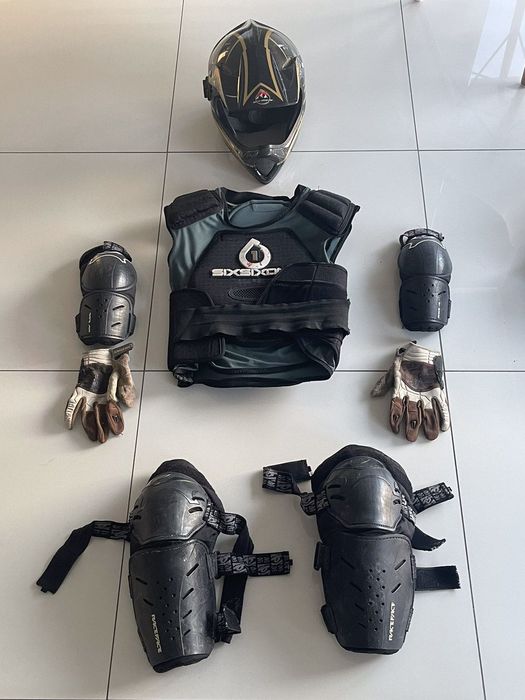 Комплект велоекіпірування, шолом, 2 набори одяга