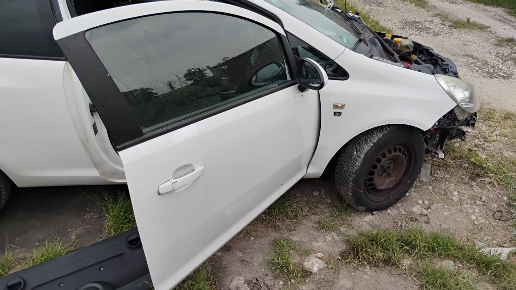 Drzwi prawe opel corsa d
