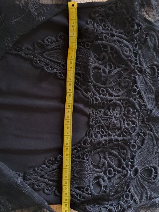 Czarne koronkowe body