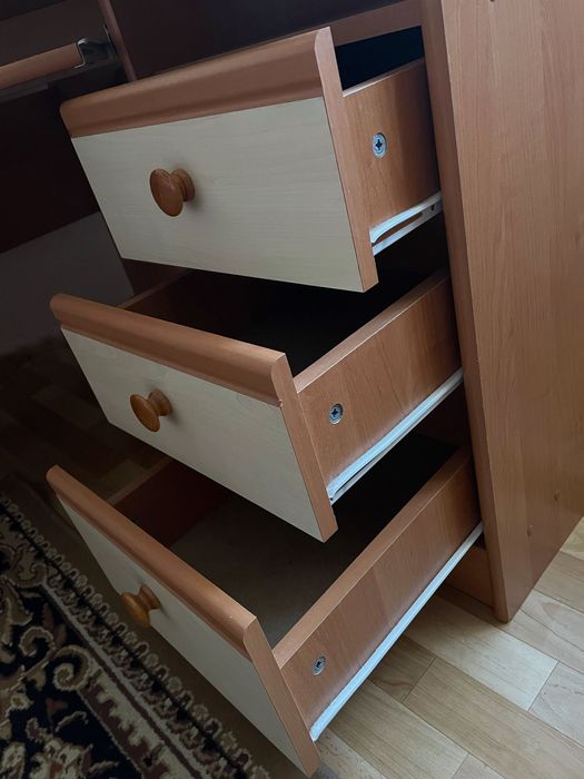 Стіл компʼютерний, кутовий