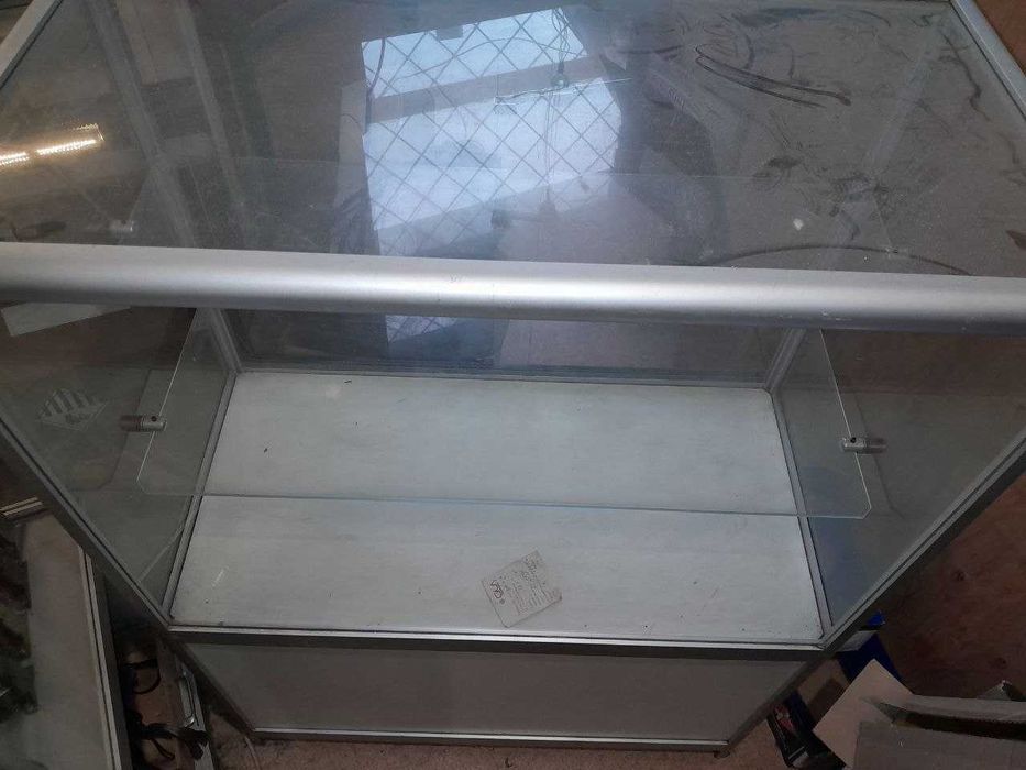 Скляні торгові вітрини на алюмінієвому каркасі | LED підсвітка | 10 шт