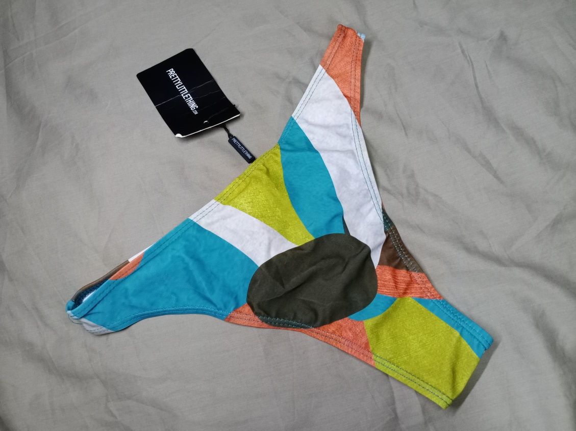 Женские плавки Pretty Little Thing, Primark, Next и лифчик Nasty Gal