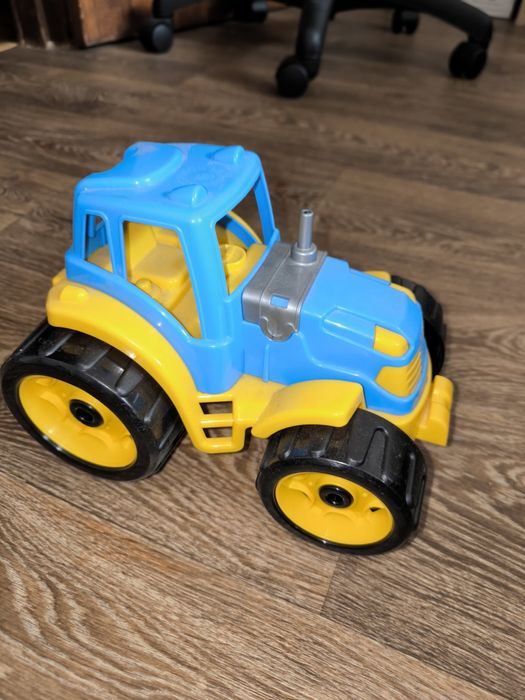 Сине-жолтый трактор