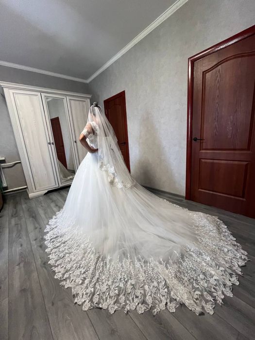 Весільна сукня