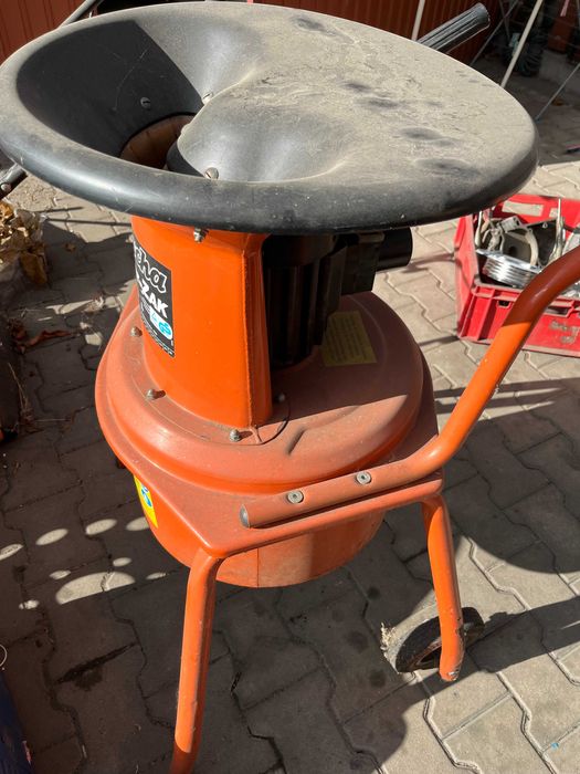 rozdrabniacz niszczarka rębak do gałezi niemiecka lescha 2kw