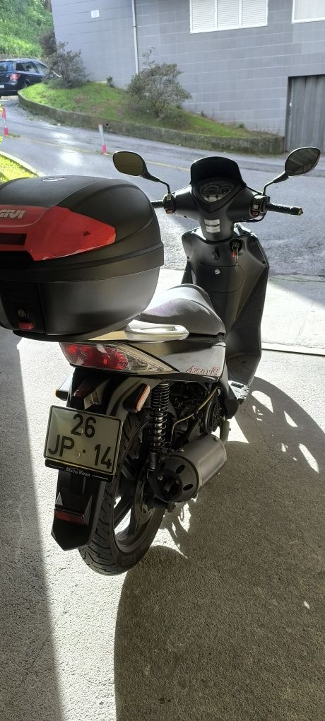 Vendo mota scooter