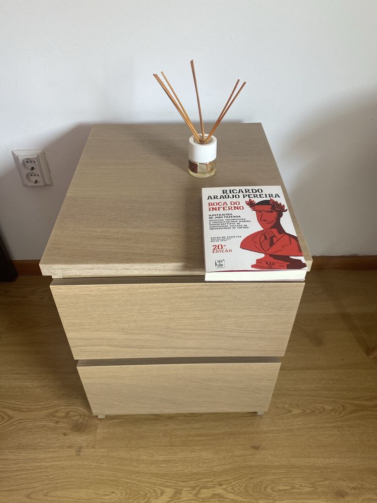 Mesa de cabeceira
