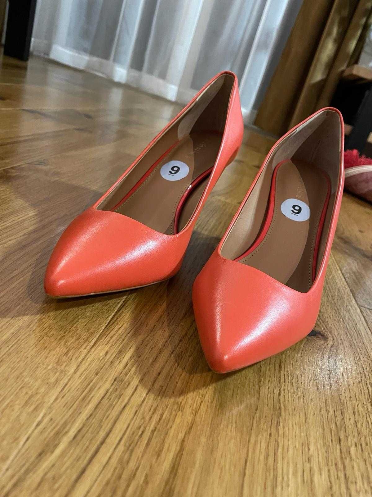 szpilki Calvin Klein r.9 / EU  r40 NOWE