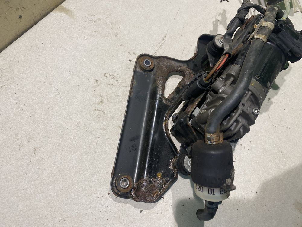 Kompresor pompa zawieszenia Mercedes w212 w218 cls s212 w207