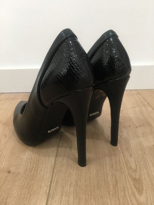 Sapatos pele - novos