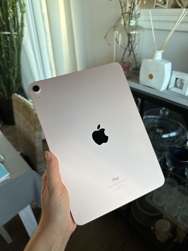 Różowy iPad Air 10.9 64Gb plus dodatki stan idealny