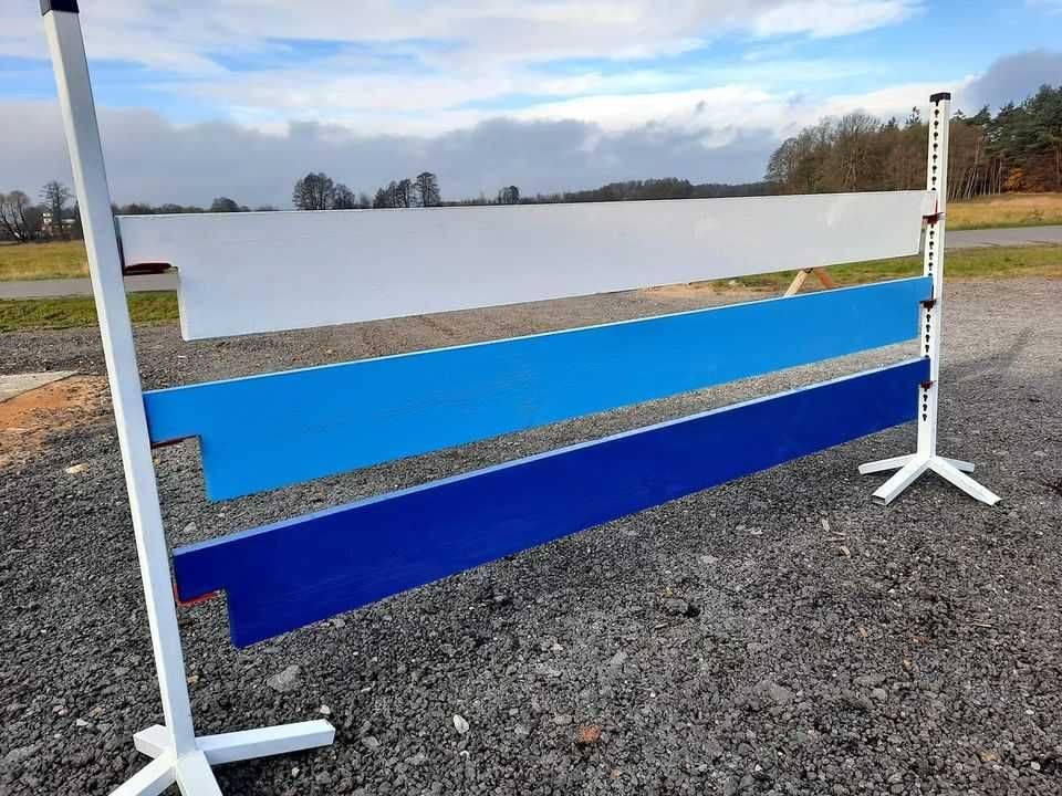 Stojak ,kłódki , przeszkody dla koni , cavaletti, mostki, deski