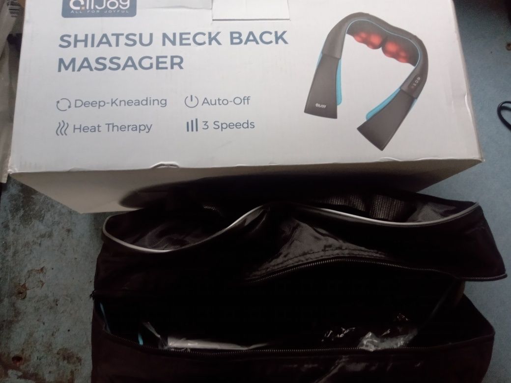 Shiatsu urządzenie do masażu karku, barków funkcja ogrzewania CAMA2101