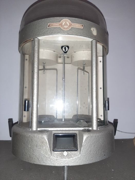 Zabytkowa waga analityczna PRL WA-11