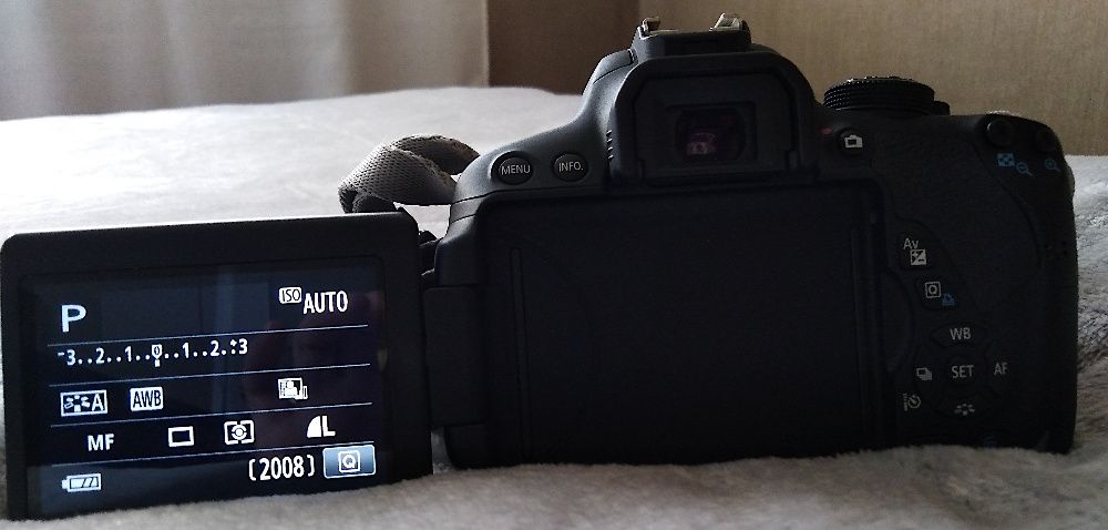 Canon EOS 700D + SIGMA 18 - 250mm +gratis