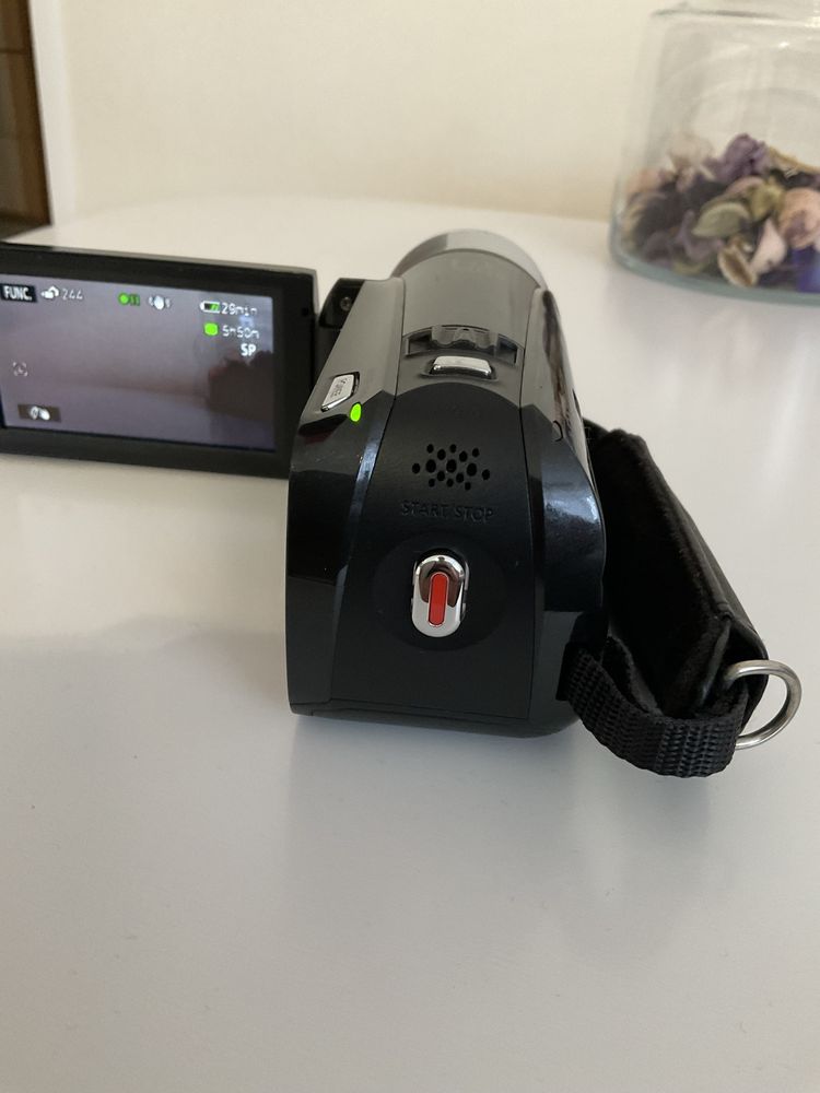 Відеокамера Canon Legria HF R28 FullHD