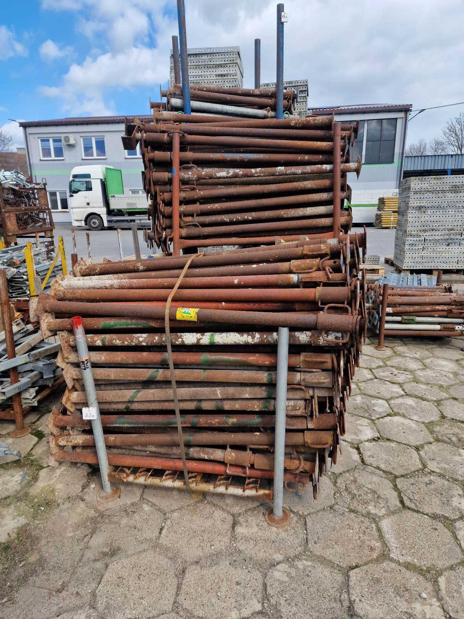 Stemple podpory szalunkowe lakierowane 1200szt mix wymiarów