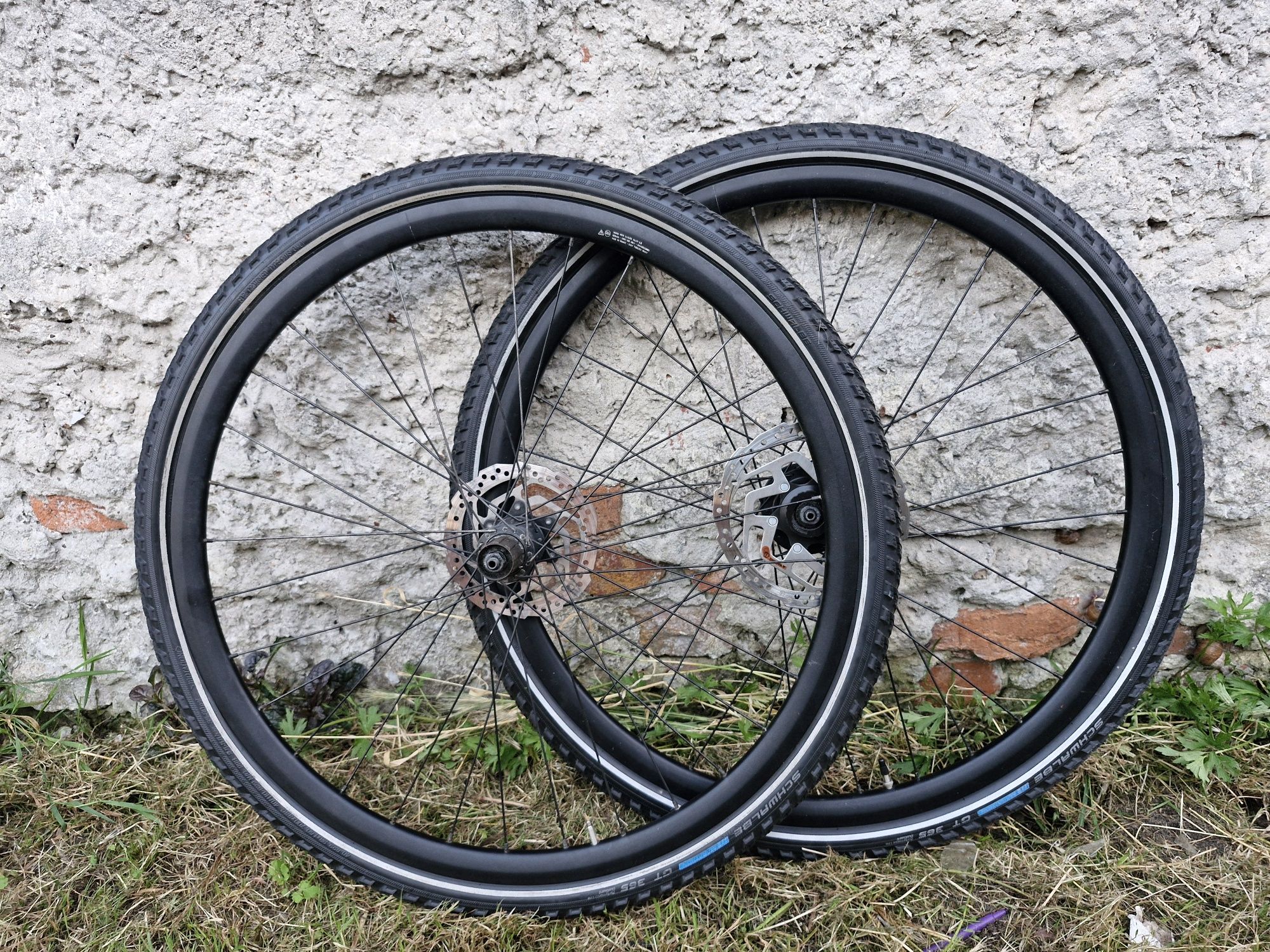 Koła 28" Shimano Schwalbe Komplet Tarcze Dynamo Trekking Gravel 28x1.5