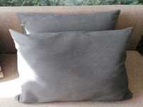 2 poduszki na oparcie 62x42 cm.