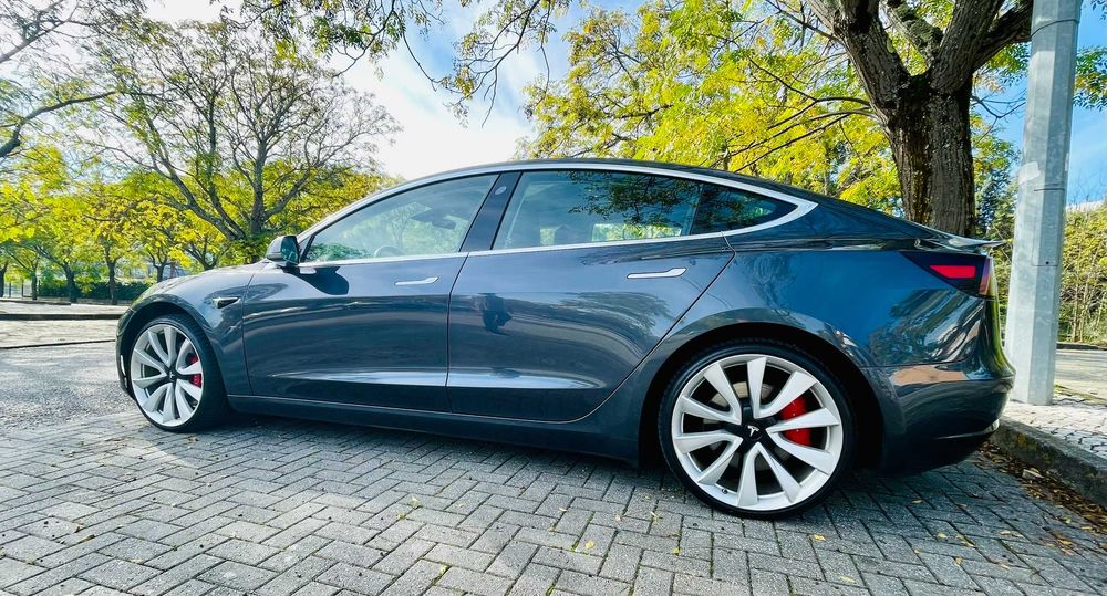 TESLA MODEL 3 PERFORMANCE