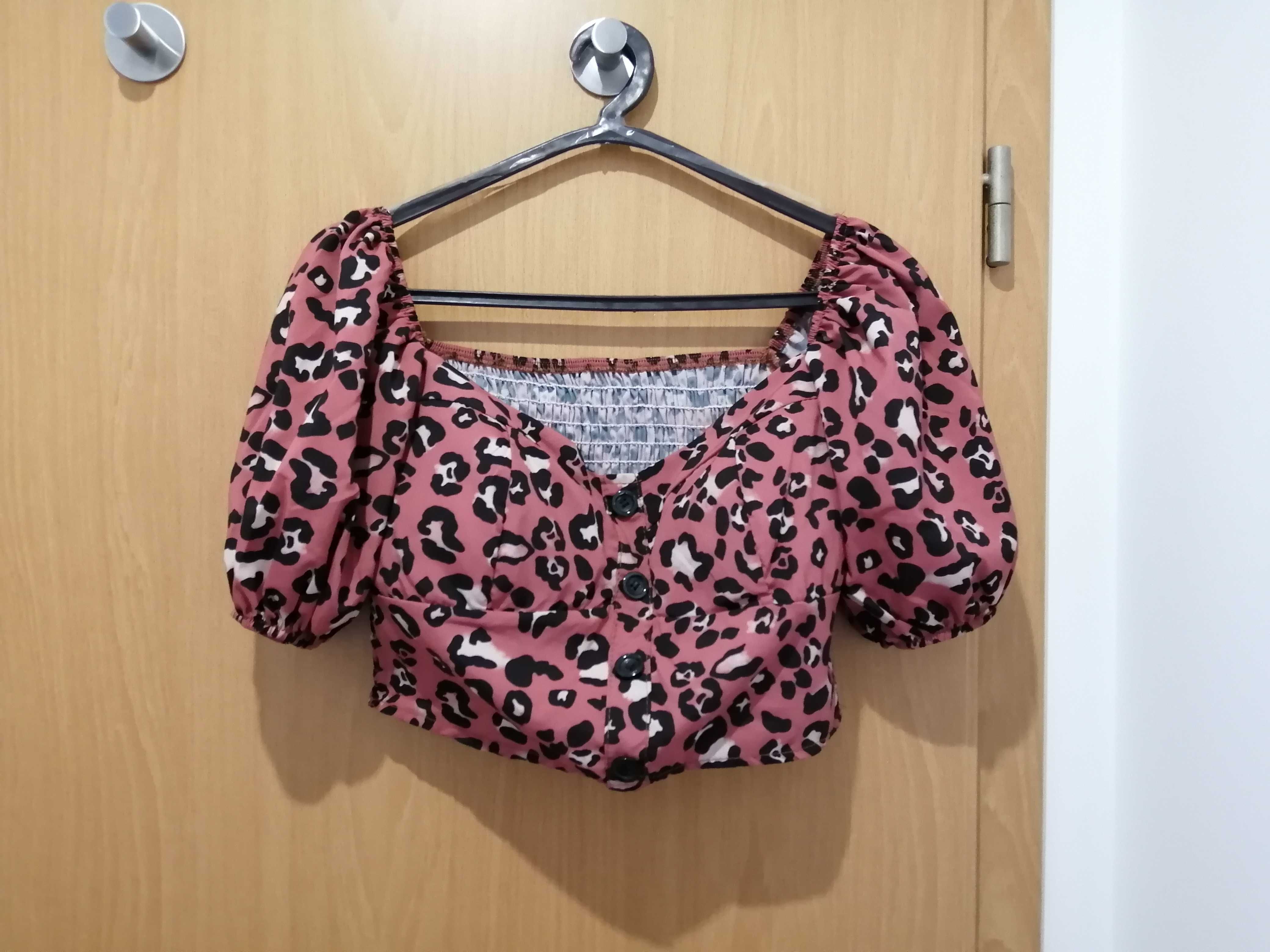 Blusa crop top tigrada