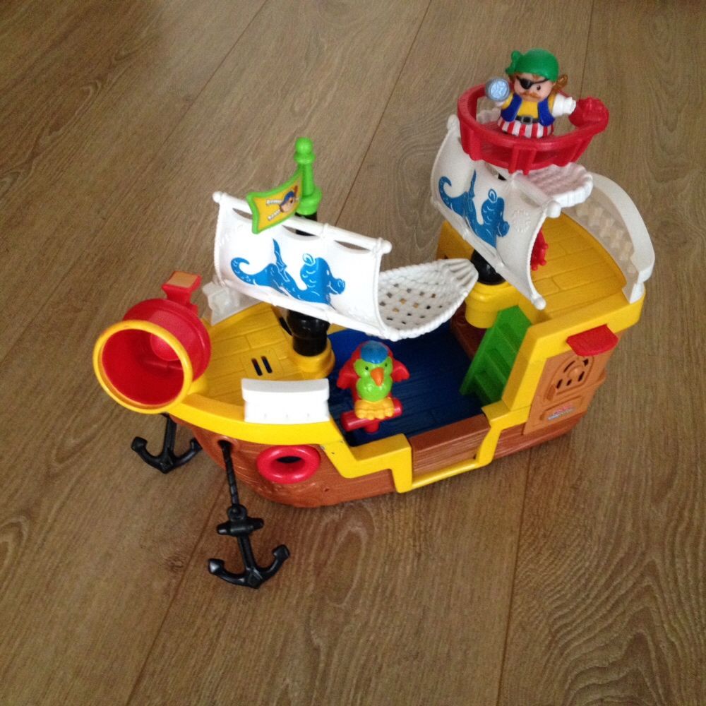 Statek piracki Fisher Price grający