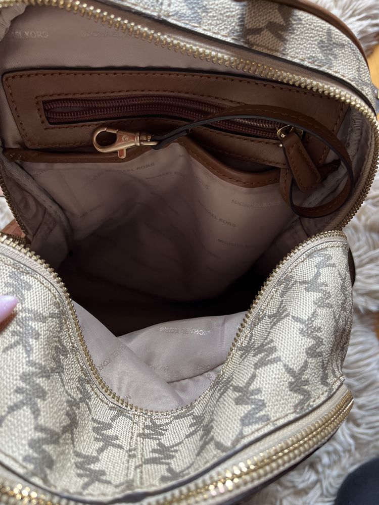 Michael Kors plecaczek rhea plecak beżowy większy monogram logowany
