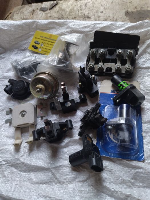 Реле зарядні і реле поворотові і різне.