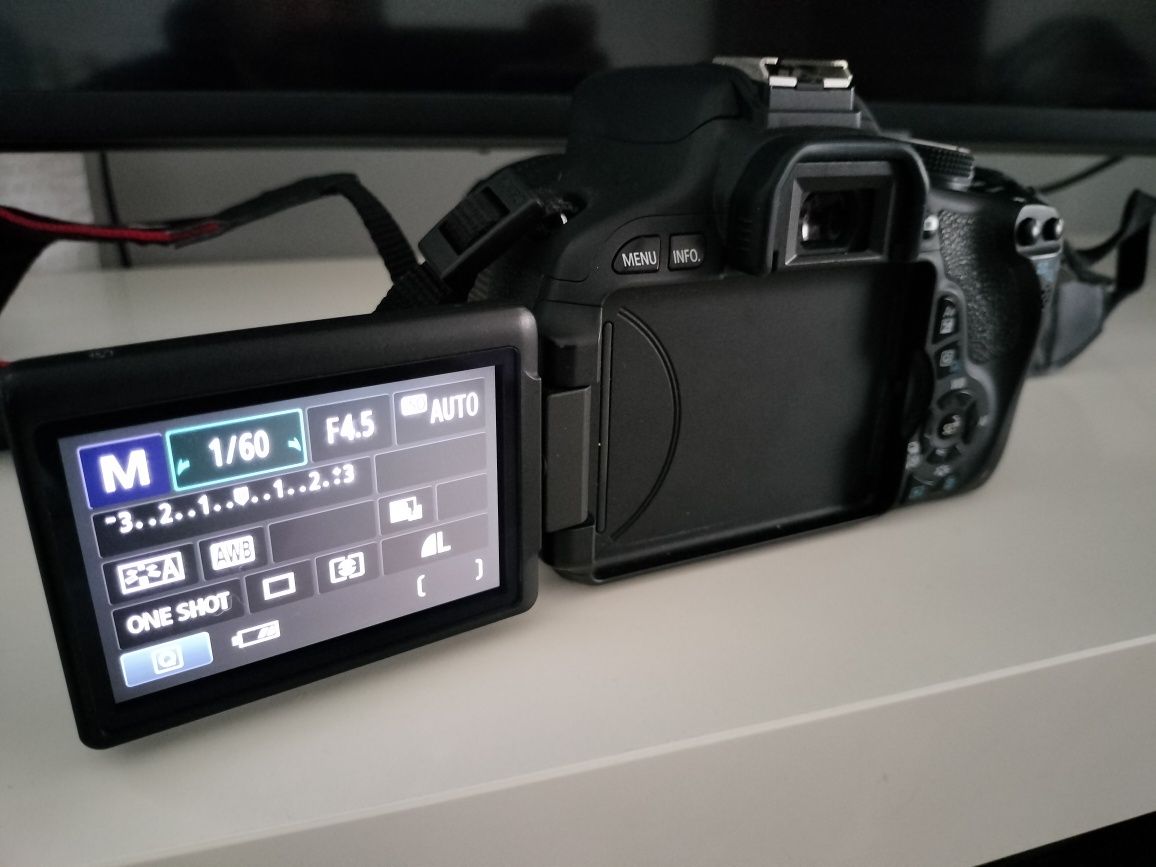Máquina fotográfica EOS 600D